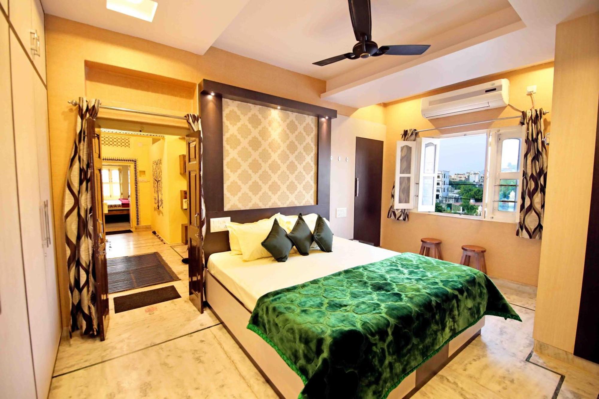 Oolala - Your Lake House In The Center Of Udaipur Room photo